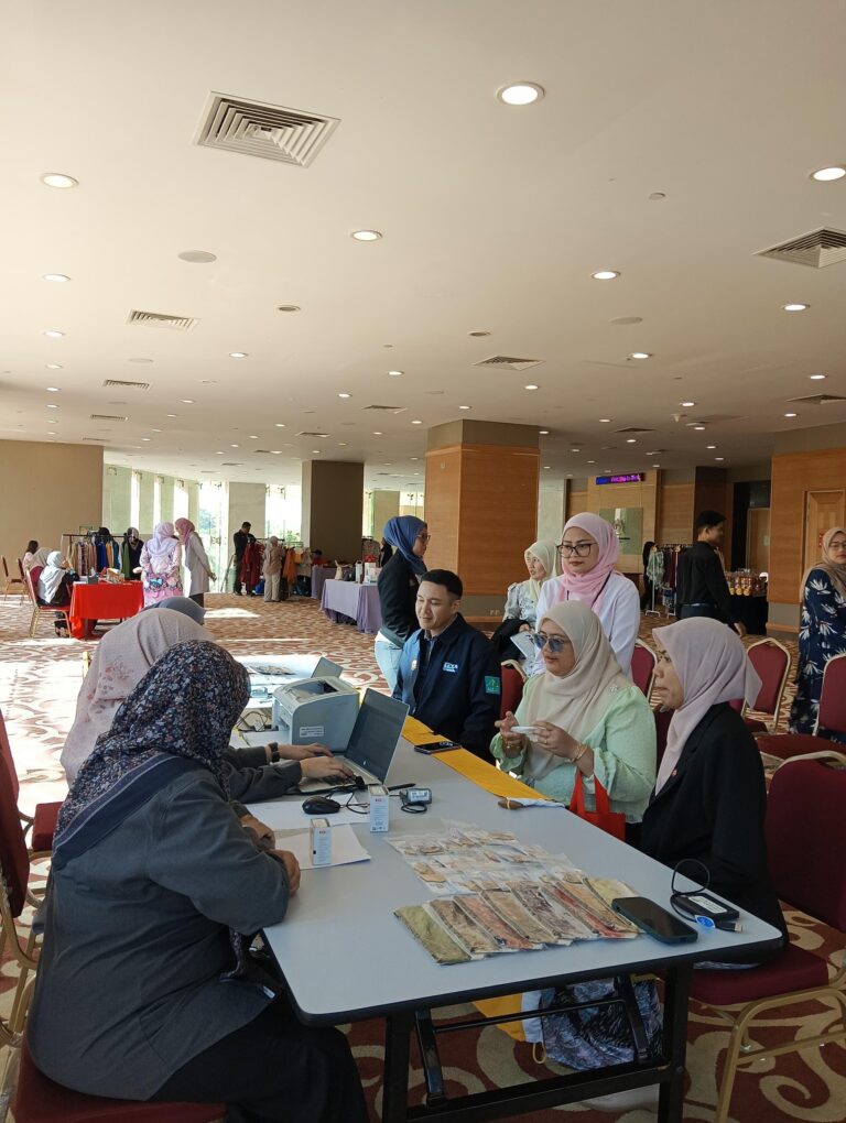 PEMBUKAAN KAUNTER PENDAFTARAN PEMILIH SEMPENA PROGRAM PENDIDIKAN PENGUNDI BERSAMA WARGA KEMENTERIAN PENGANGKUTAN